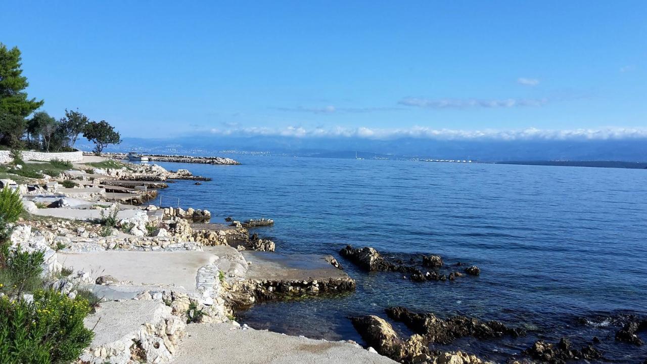 Vila Kraljica Malinska Luaran gambar