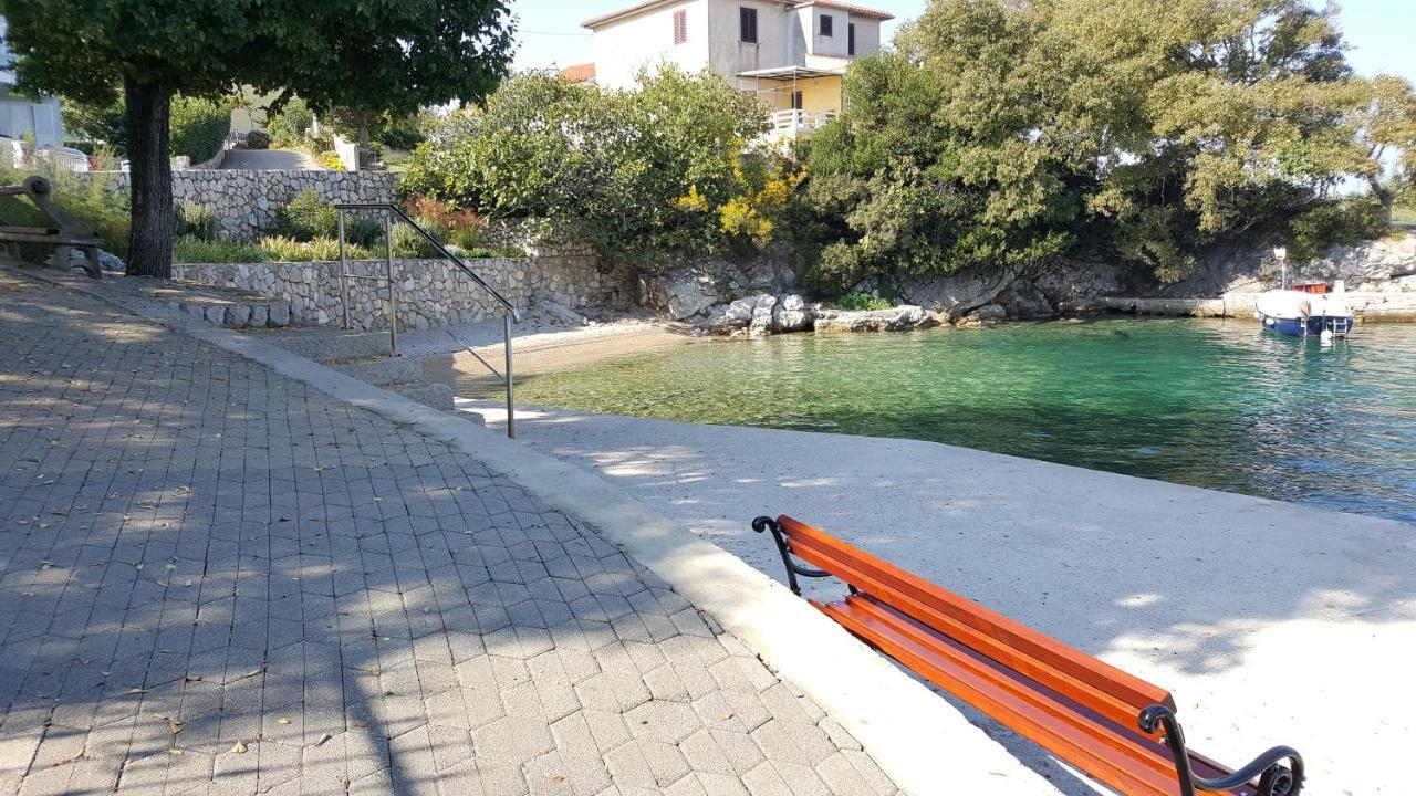 Vila Kraljica Malinska Luaran gambar