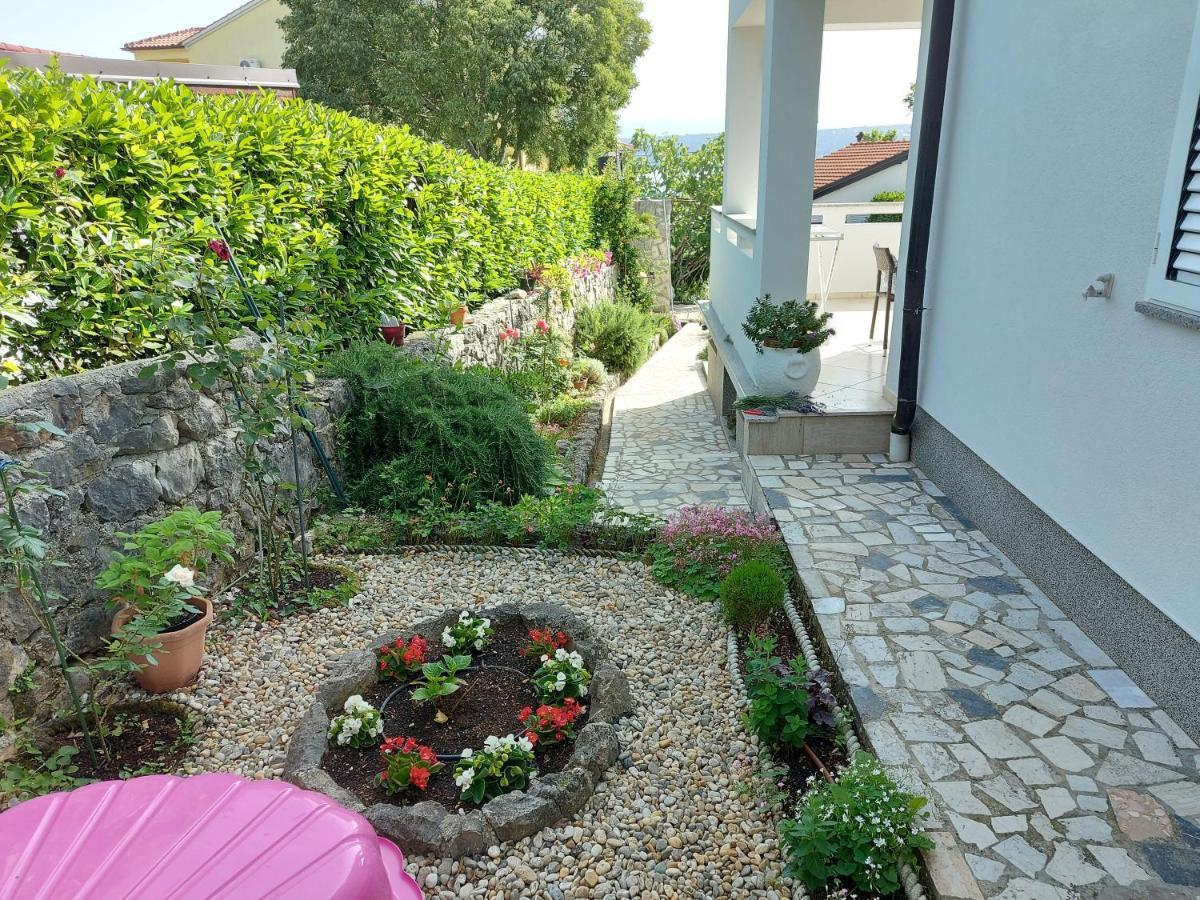 Vila Kraljica Malinska Luaran gambar