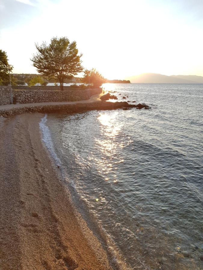 Vila Kraljica Malinska Luaran gambar