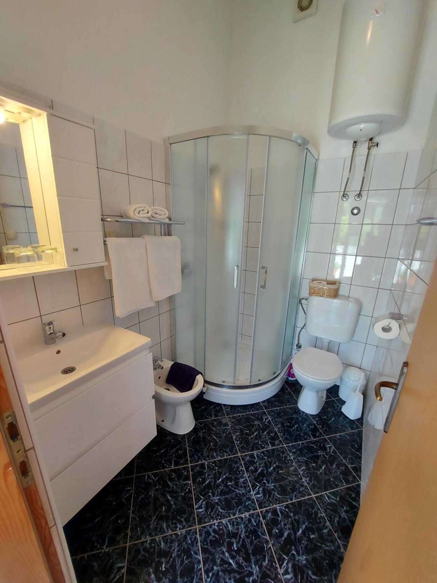 Vila Kraljica Malinska Bilik gambar