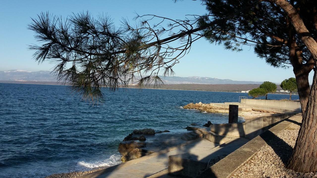 Vila Kraljica Malinska Luaran gambar
