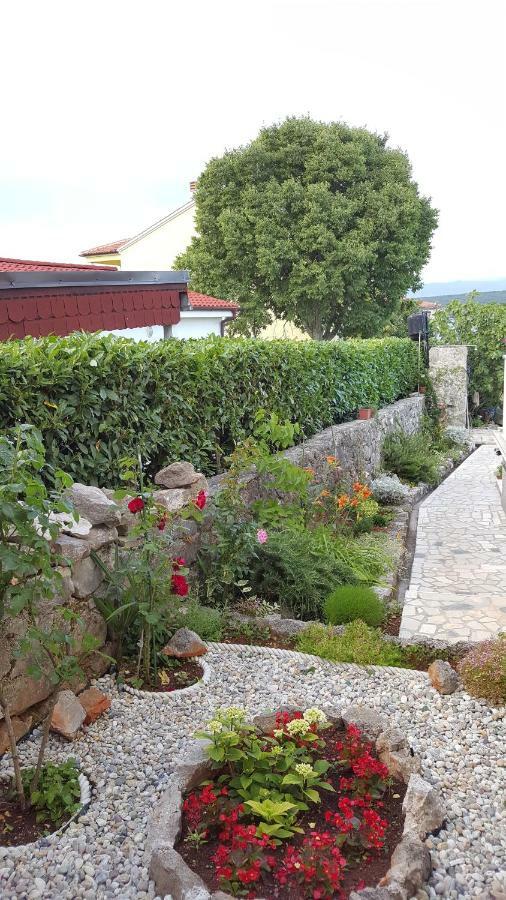 Vila Kraljica Malinska Luaran gambar