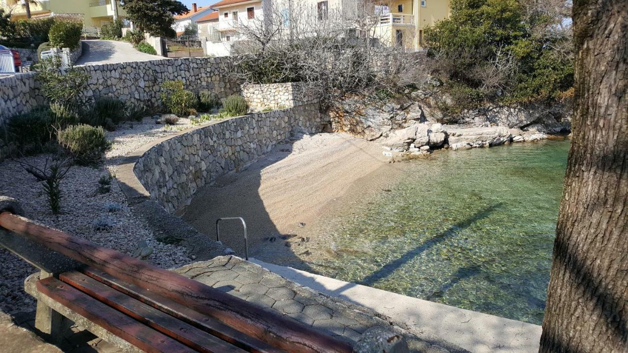 Vila Kraljica Malinska Luaran gambar