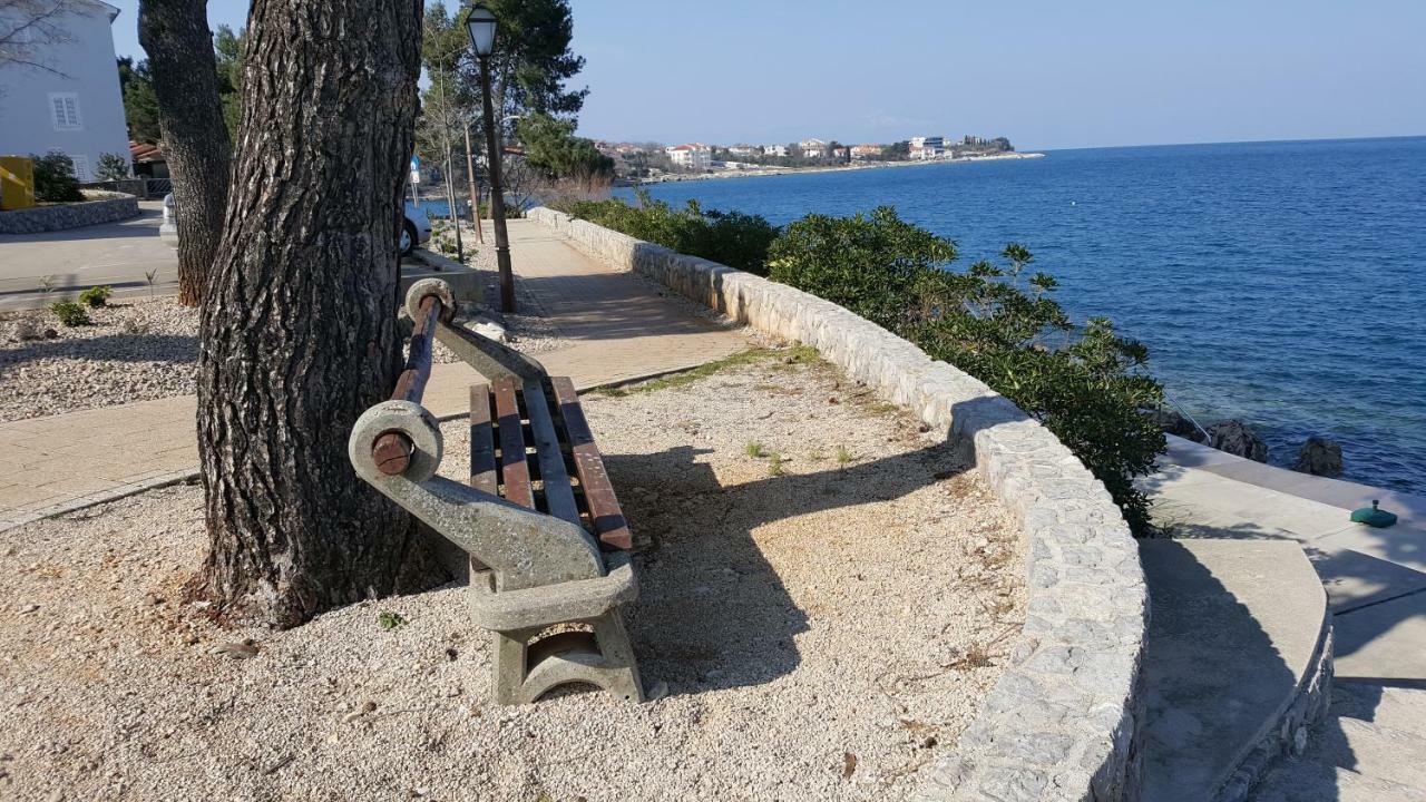 Vila Kraljica Malinska Luaran gambar