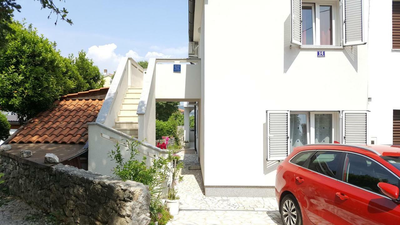 Vila Kraljica Malinska Luaran gambar